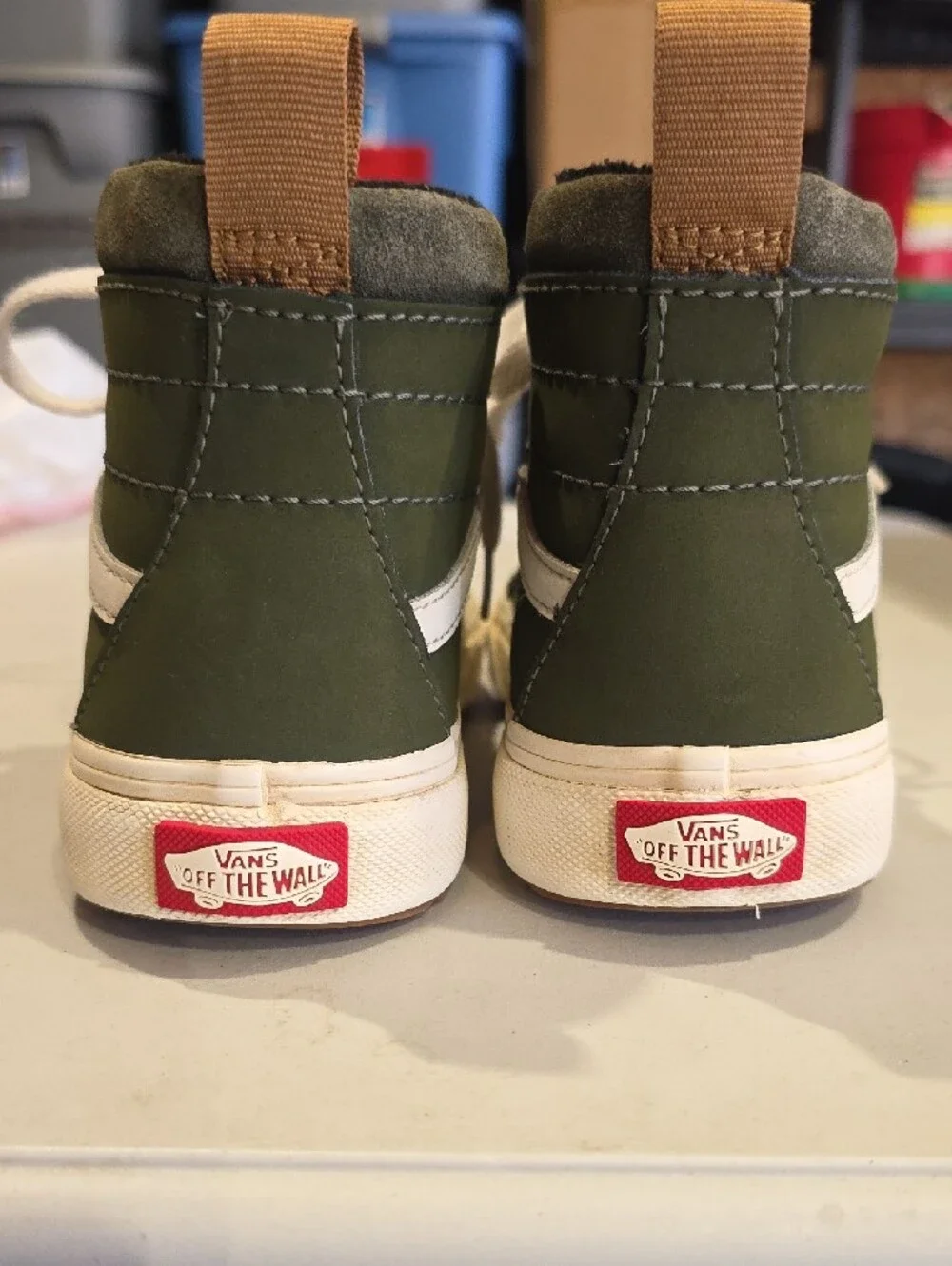 Vans MTE Kids High-Top Boots in Olive Green with White Stripe